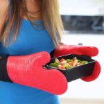 STYLISH A-901RD Heat Resistant Silicone Oven Gloves - Image 3