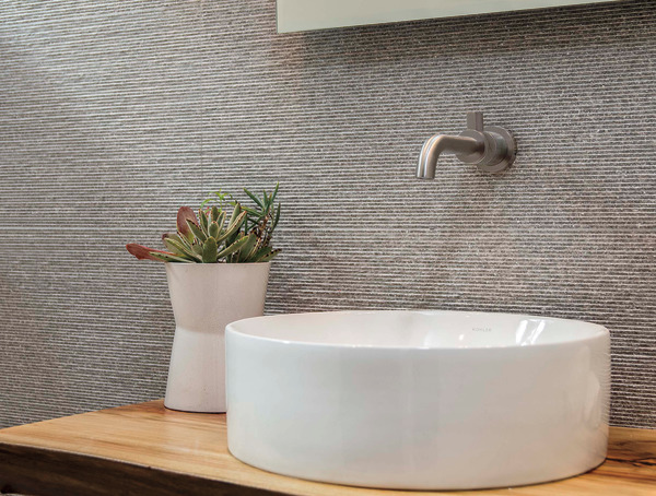 T65735LF-NK_E2Homes_01_WEB BRIZO Litze T65735LF Single-Handle Wall Mount Lavatory Faucet 1.5 GPM - Image 2