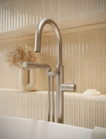 Aquabrass Xpress 62384 Umix Floormount Tub Filler - Image 5