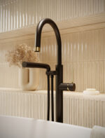 Aquabrass Xpress 62384 Umix Floormount Tub Filler - Image 4