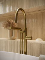 Aquabrass Xpress 62384 Umix Floormount Tub Filler - Image 3